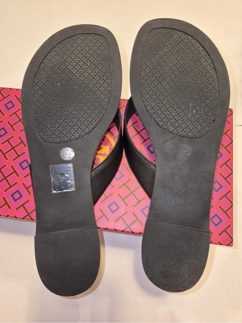 Tory Burch Black Leather Logo-Embossed Flip Flop Sandals - Unbranded size 7.5